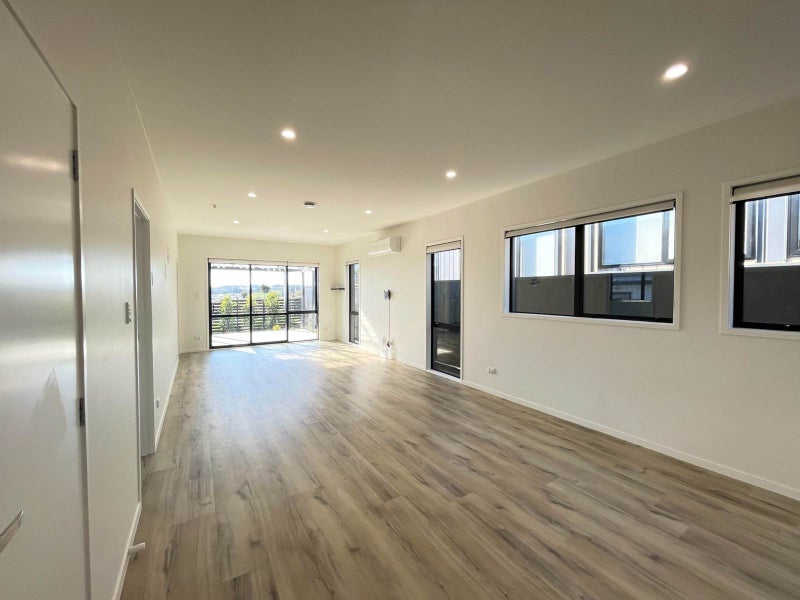 18 Canna Street, Totara Park, Auckland - Carousel 1