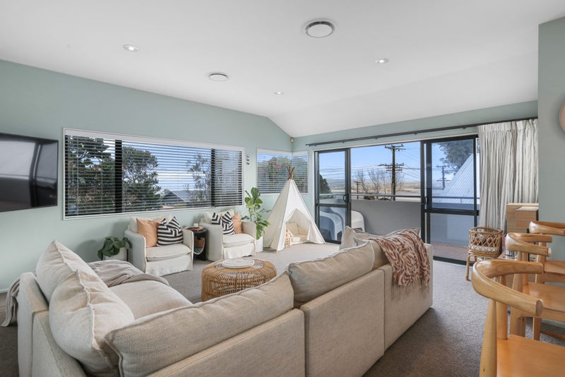 15A Teal Crescent, Beach Haven, Auckland - Carousel 2