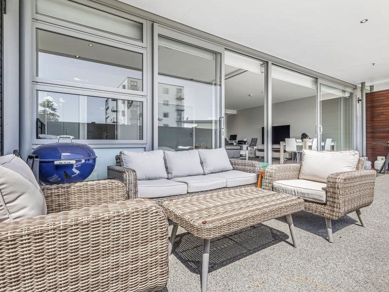 106/14C WEST QUAY, AHURIRI, NAPIER - Carousel 1