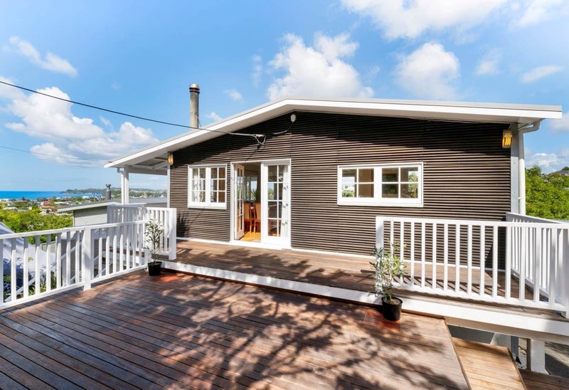 14 Elliston Crescent, Stanmore Bay, Whangaparaoa - Carousel 1