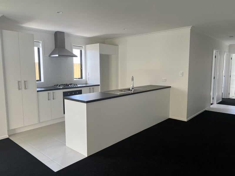 27 Crest Rise, Flagstaff, Hamilton - Carousel 2