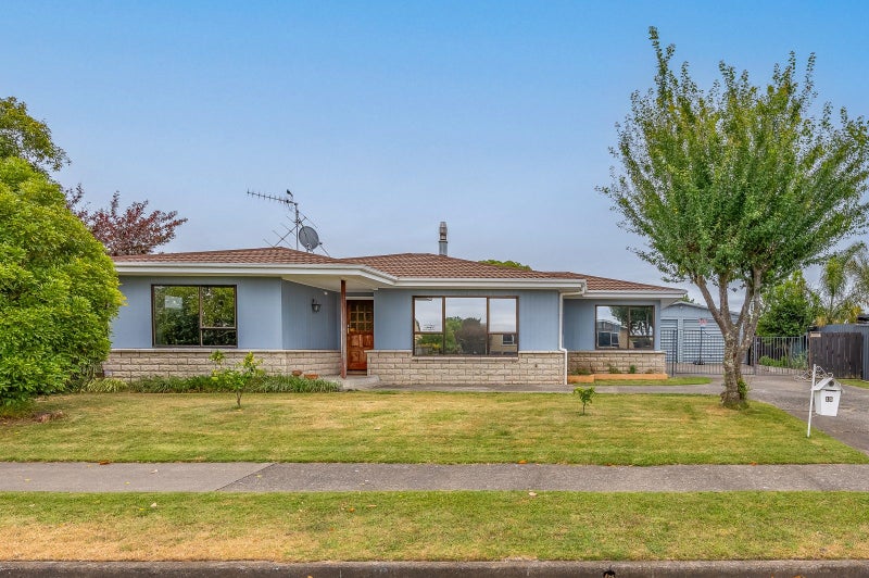 15 Duckworth Crescent, Greenmeadows, Napier - Carousel 1