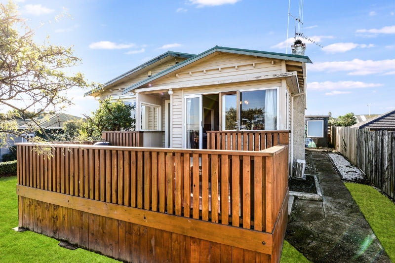 30 Rata Street, Maeroa, Hamilton - Carousel 1