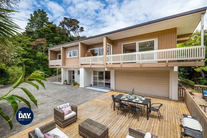 8 Tranquil Glade, Hillcrest, Auckland - Carousel 1