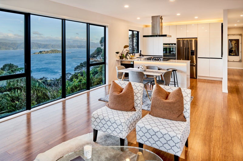 9 Cromwell Point, Newlands, Wellington - Carousel 2