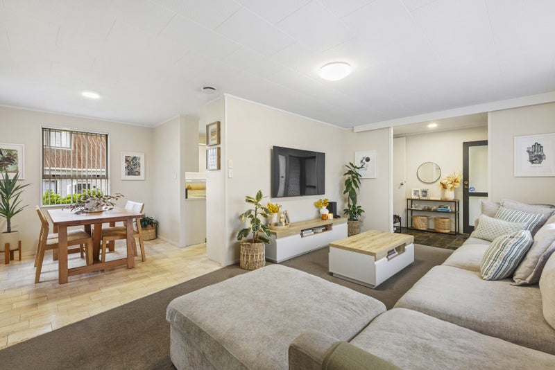 12 Aspiring Avenue, Clover Park, Auckland - Carousel 2