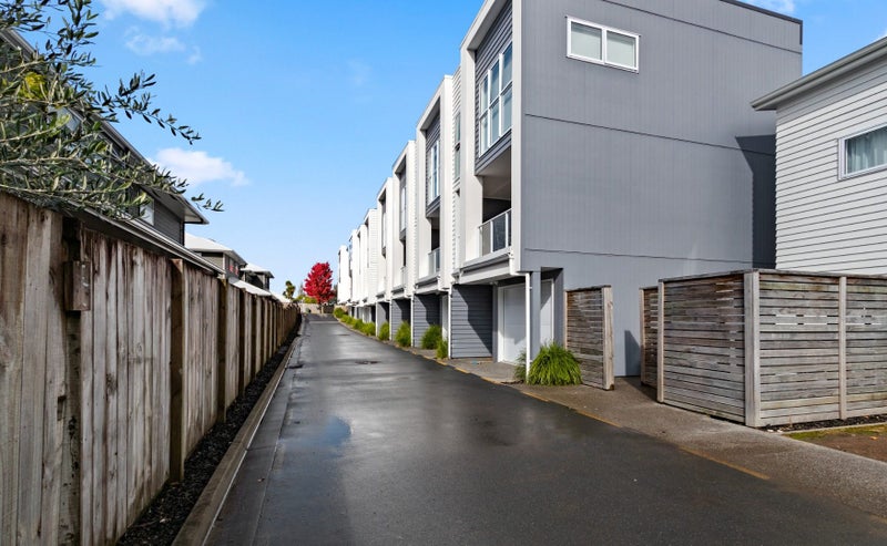 8/4 Palmerston Street, Hamilton Central, Hamilton - Carousel 13