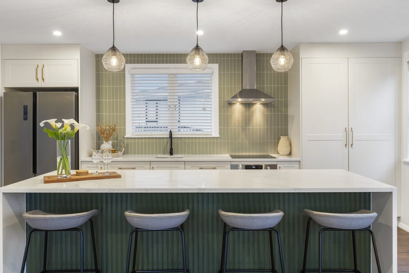 31 Crocombe Crescent, Beach Haven, Auckland - Carousel 2