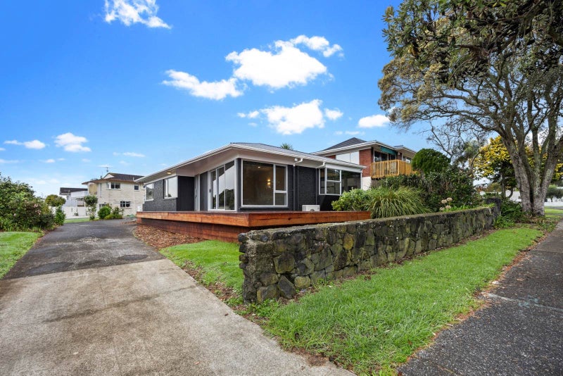 6 Yorkton Rise, Mangere Bridge, Auckland - Carousel 1