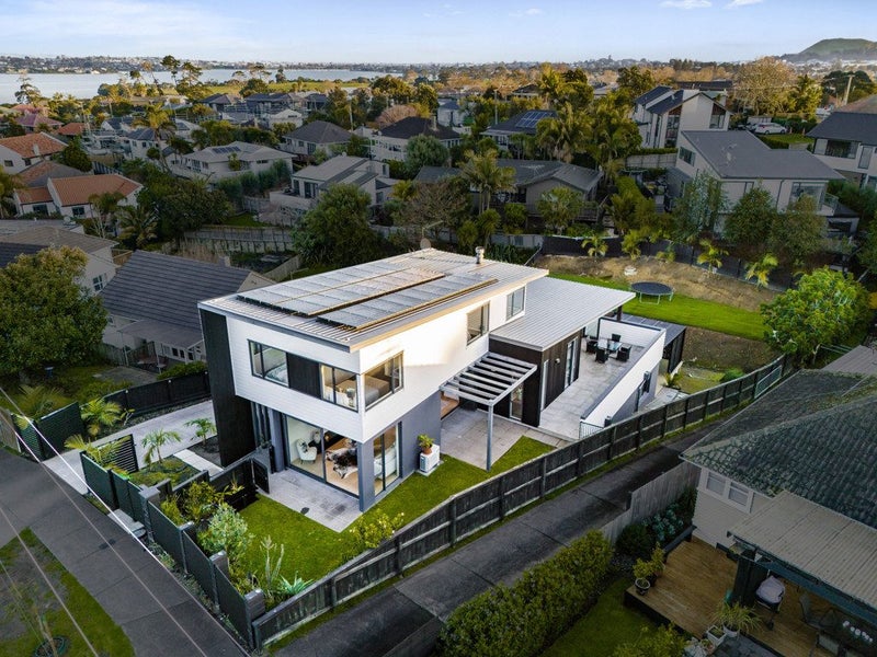 19 Inglewood Street, Wai o Taiki Bay, Auckland - Carousel 2