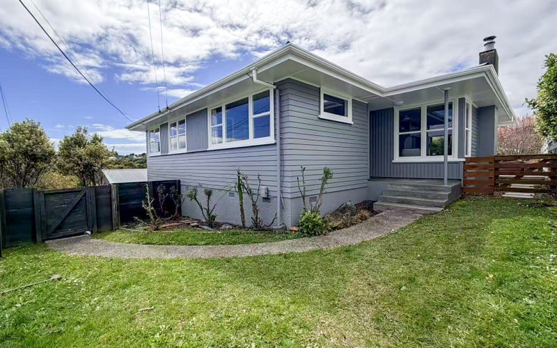 64 Mark Avenue, Paparangi, Wellington - Carousel 2