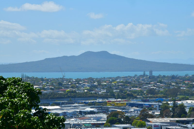2/9 Sunset Road, Tōtara Vale, Auckland - Carousel 1