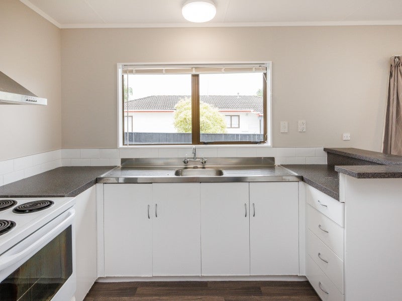 15 Willowstream Grove, Cloverlea, Palmerston North - Carousel 2