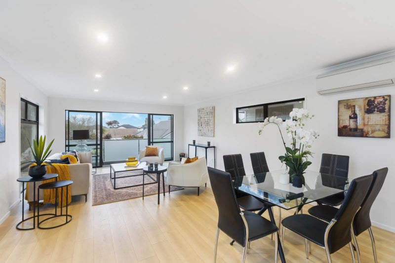 12A Ropata Avenue, Point England, Auckland - Carousel 2