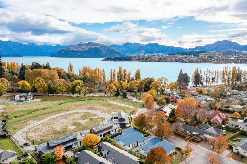 10 Kelliher Drive, Wanaka - Carousel 2