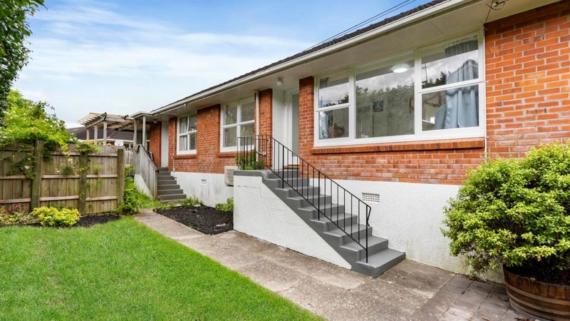 2/45 Merani Street, Narrow Neck, Auckland - Carousel 1