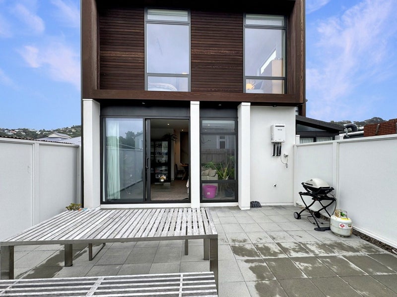 5/149 Onepu Road, Lyall Bay, Wellington - Carousel 2