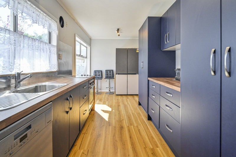 521 Lowe Street, Camberley, Hastings - Carousel 1