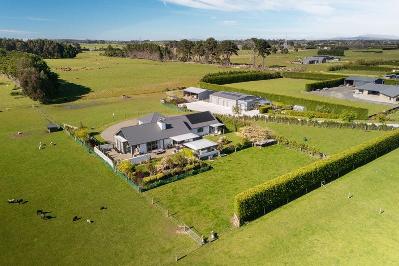 116 Millwood Glen, Mill Road - Carousel 1