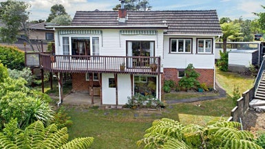 40 Highland Avenue, Titirangi, Auckland - Carousel 1