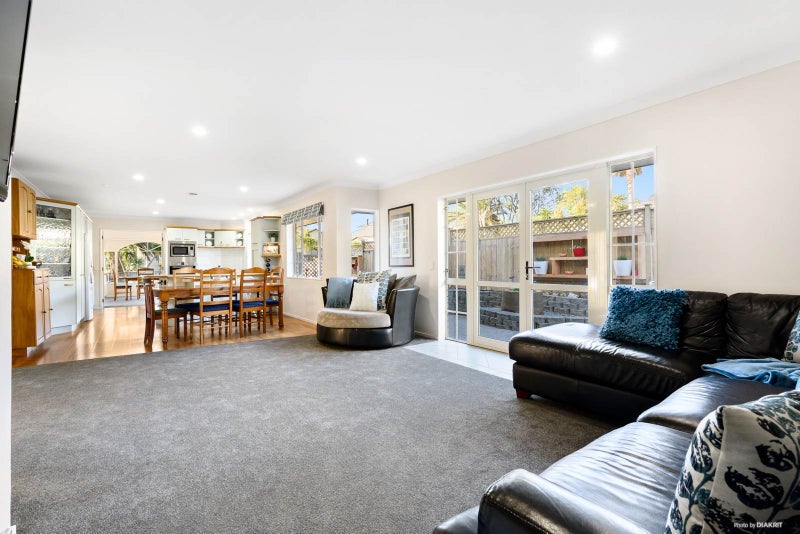8 Santa Ana Drive, Shamrock Park, Auckland - Carousel 2