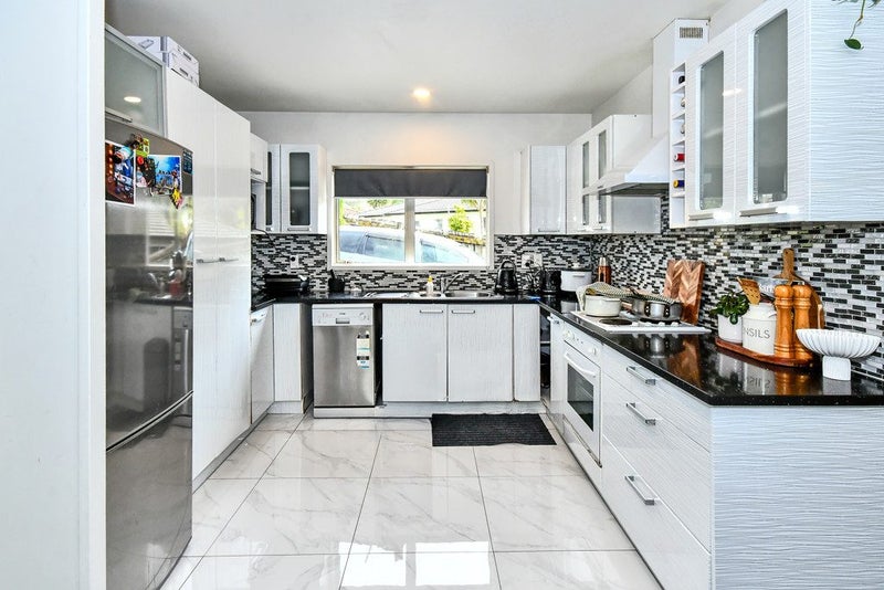 27 Dovey Place, Massey, Auckland - Carousel 2