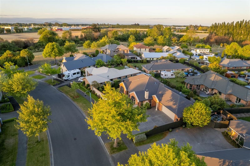 5 Coolspring Way, Redwood, Christchurch - Carousel 2