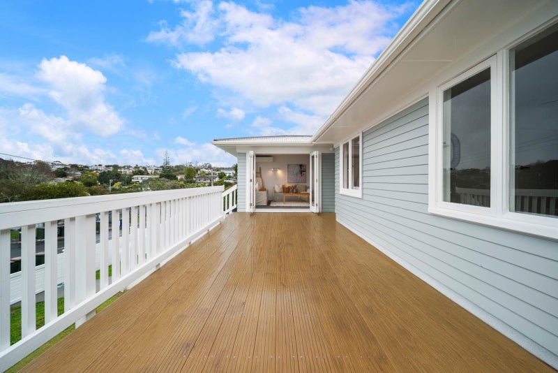 15 Tonkin Drive, Sunnynook, Auckland - Carousel 1