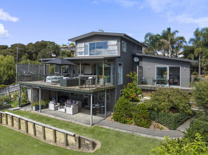 18 Tawa Street, Oneroa, Waiheke Island - Carousel 1