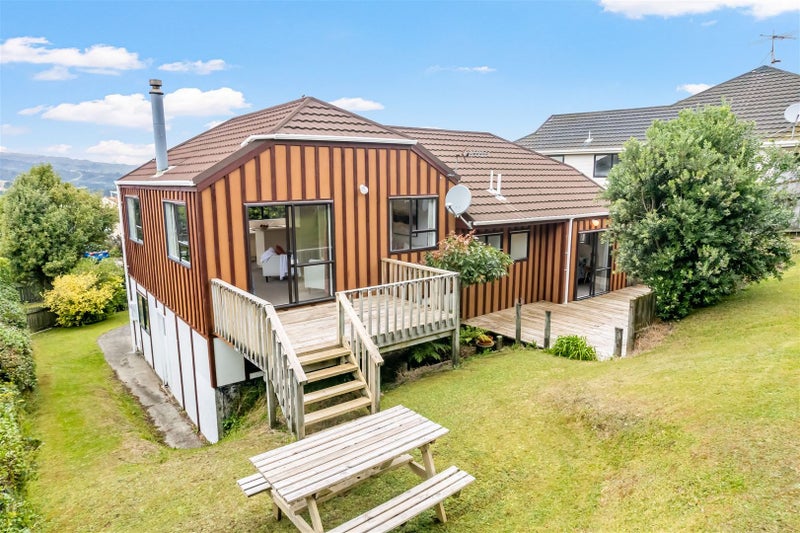 9 Tregony Place, Camborne, Porirua - Carousel 1