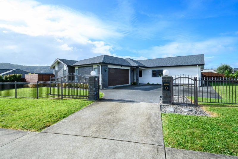 1 Remana Crescent, Huapai, Kumeu - Carousel 1