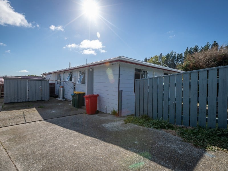 2 Japonica Crescent, Ranui, Porirua - Carousel 2