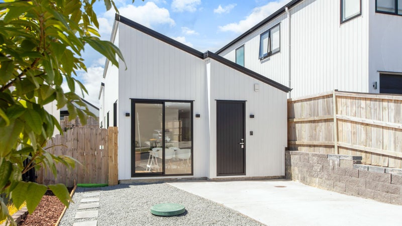 35 Morus Road, Massey, Auckland - Carousel 1