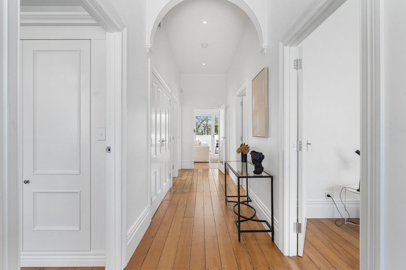 4 Clarence Road, Northcote Point, Auckland - Carousel 2