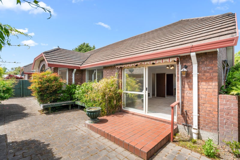 1/5 Cottesmore Close, Burnside, Christchurch - Carousel 1