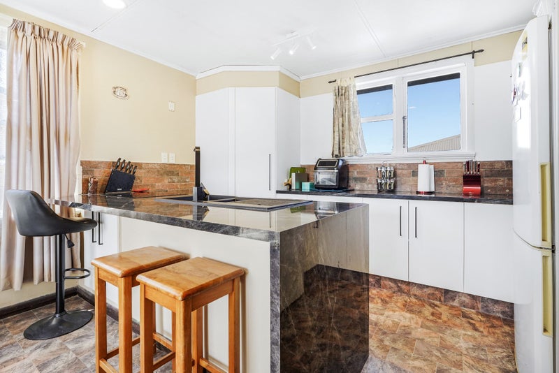 42A Rawlings Street, Bader, Hamilton - Carousel 2