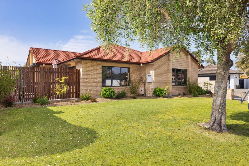 33 St Heliers Place, Papamoa Beach, Papamoa - Carousel 1