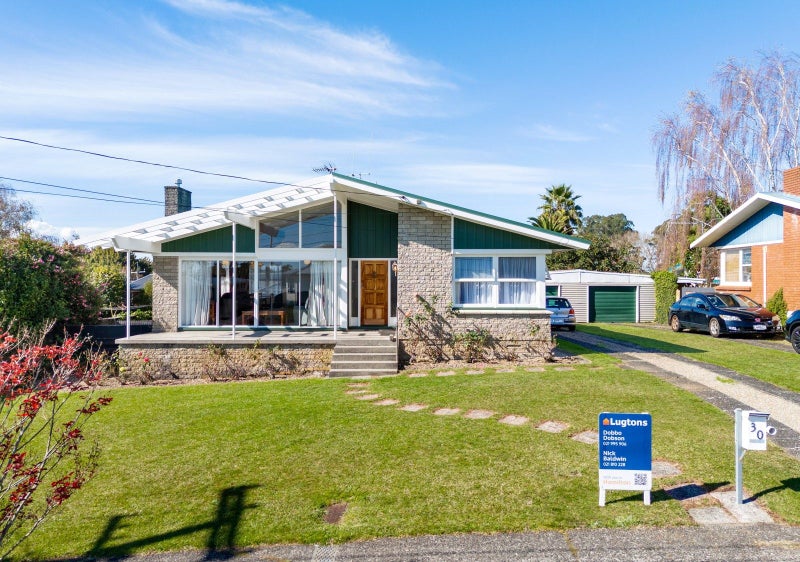 30 Garden Heights Avenue, Glenview, Hamilton - Carousel 1