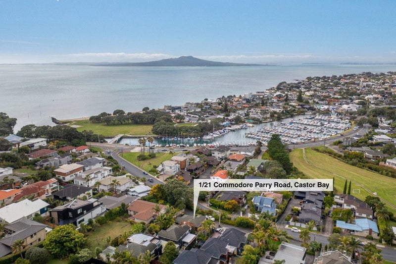 1/21 Commodore Parry Road, Castor Bay, Auckland - Carousel 2