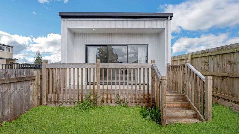 63 Flanshaw Road, Te Atatū South, Auckland - Carousel 1