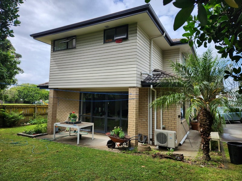 11 Tuakana Street, Point England, Auckland - Carousel 2