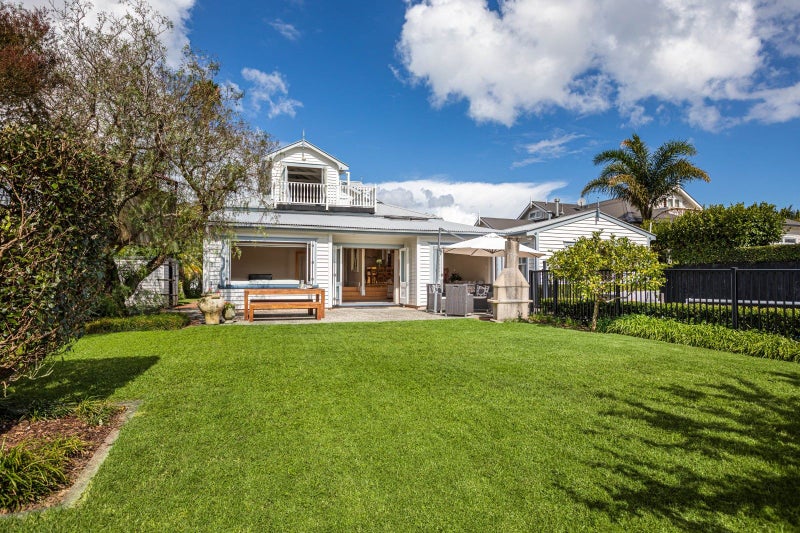 5 Summer Street, Stanley Point, Auckland - Carousel 2