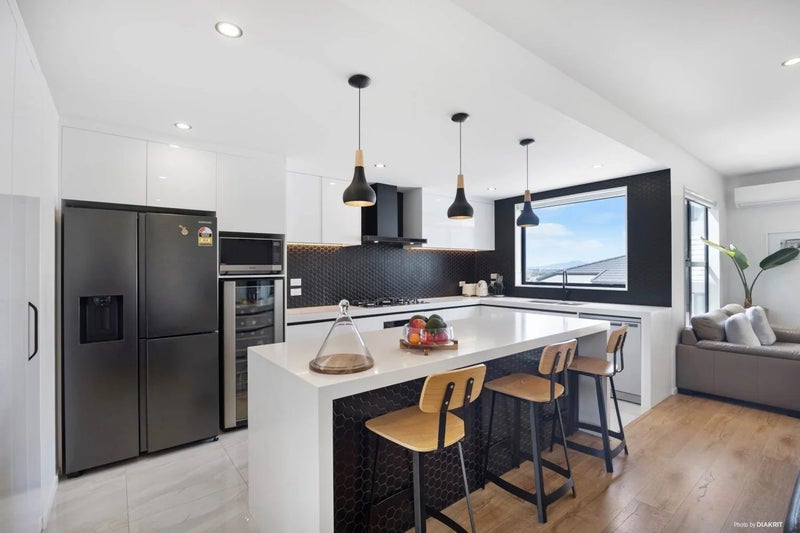 21A Sovereign Place, Glenfield, Auckland - Carousel 2