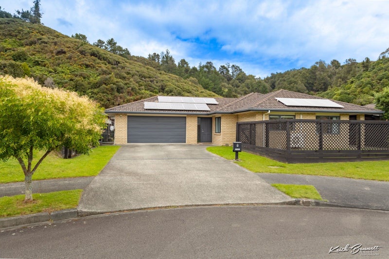 4 Boleyn Close, Kingsley Heights, Upper Hutt - Carousel 1