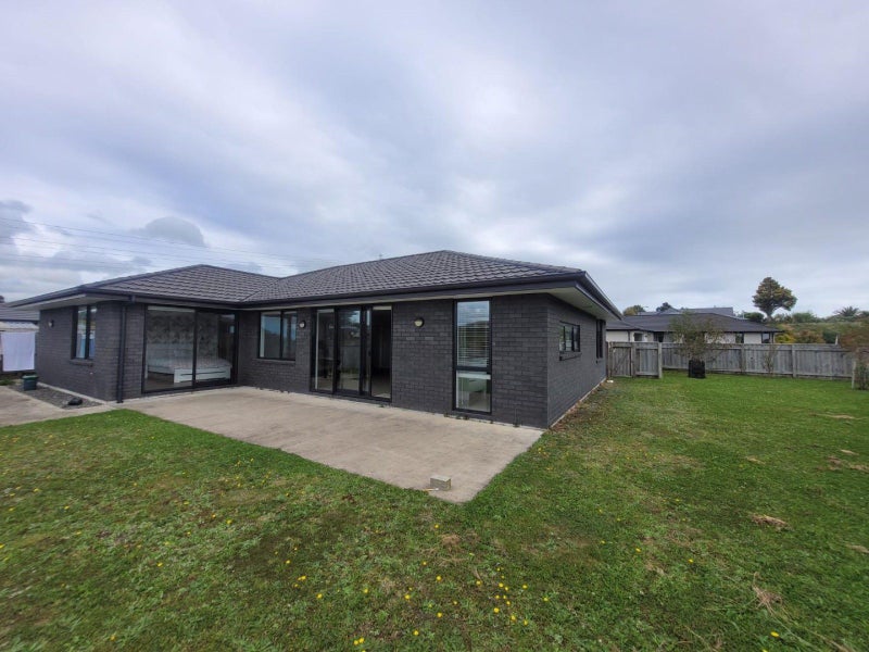 7 Twin Way, Hurworth, New Plymouth - Carousel 12