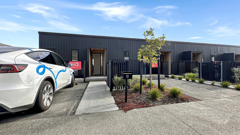 12 Pump House Lane, Three Kings, Auckland - Carousel 2