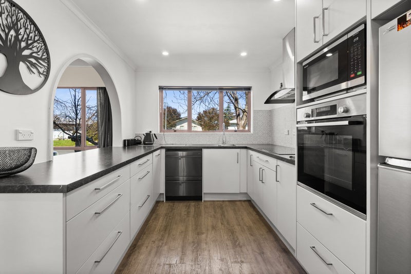 12 Sutherland Street, Tamatea, Napier - Carousel 2