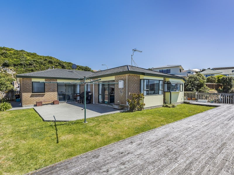 39 Bowes Crescent, Strathmore Park, Wellington - Carousel 1