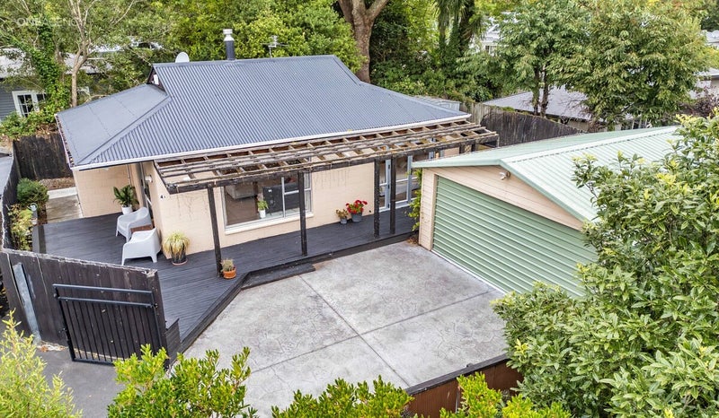 2/4A Burnbrae Street, Saint Martins, Christchurch - Carousel 1