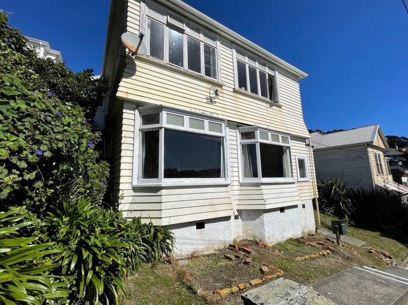 31 Hay Street, Oriental Bay, Wellington - Carousel 2